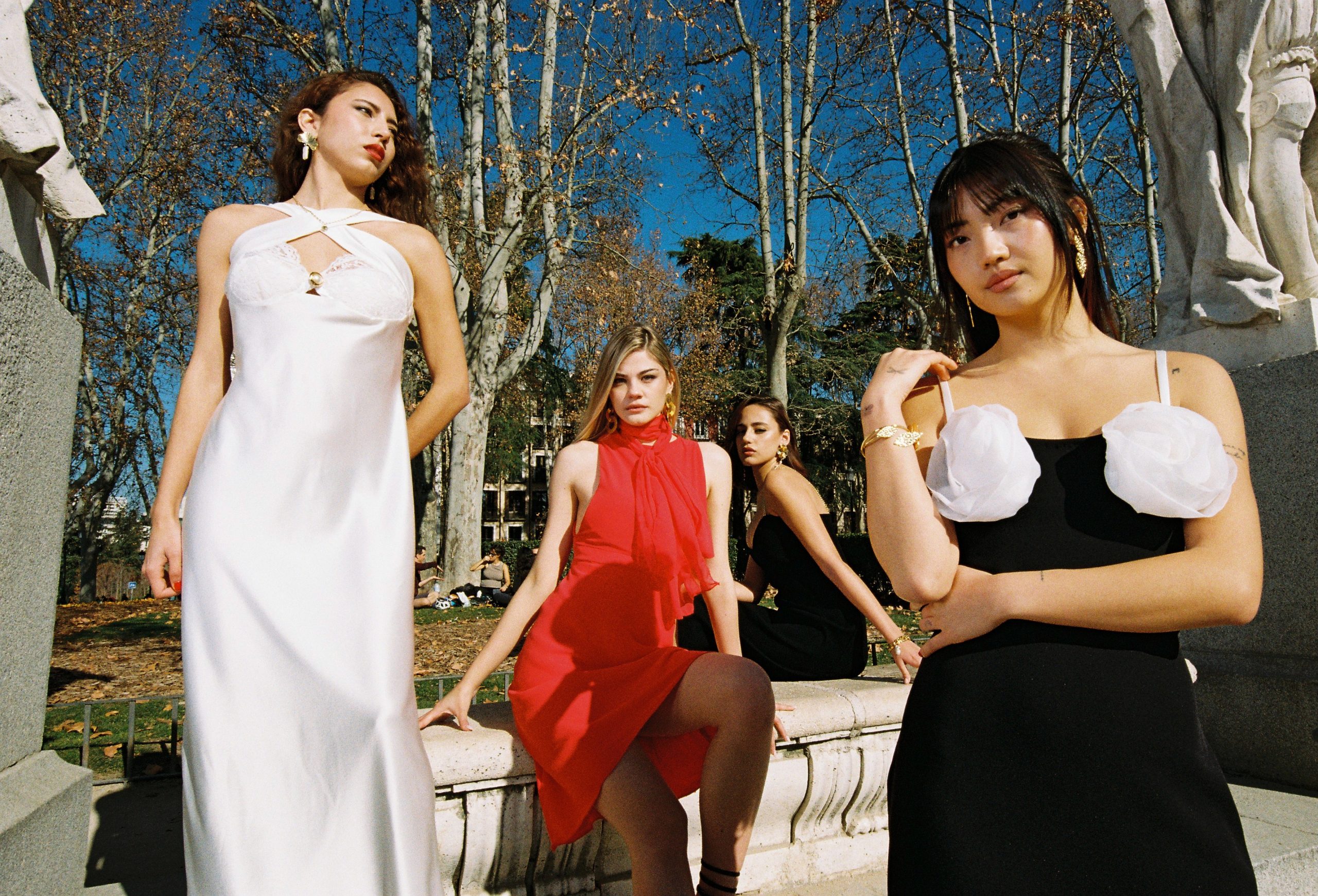 Carlota F, Alicia Me, Valentina B e Irene S colaboran con Tarah Balconette para editorial