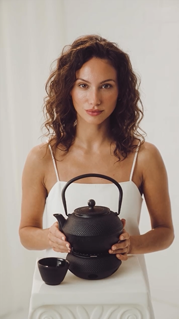 Claudia O en la campaña de Atashi