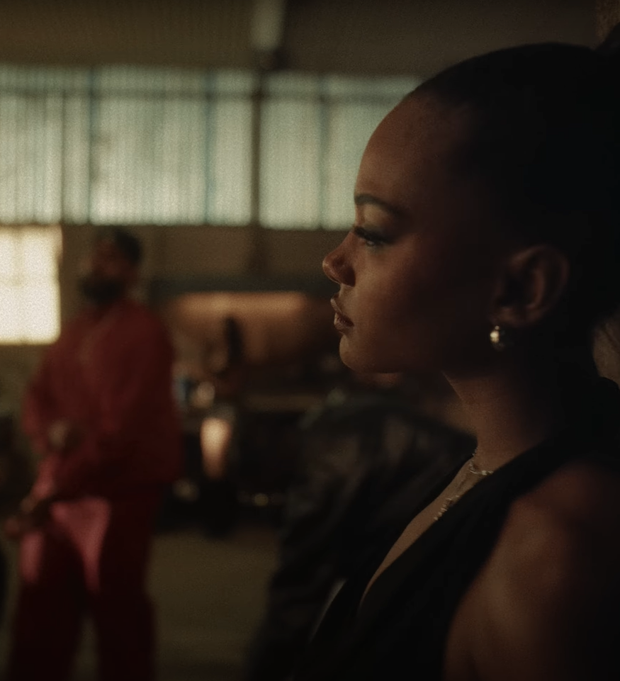 Ana M, Carla M, Luana A y Judit B figuran en el nuevo videoclip de Eladio Carrión y Omar Courtz