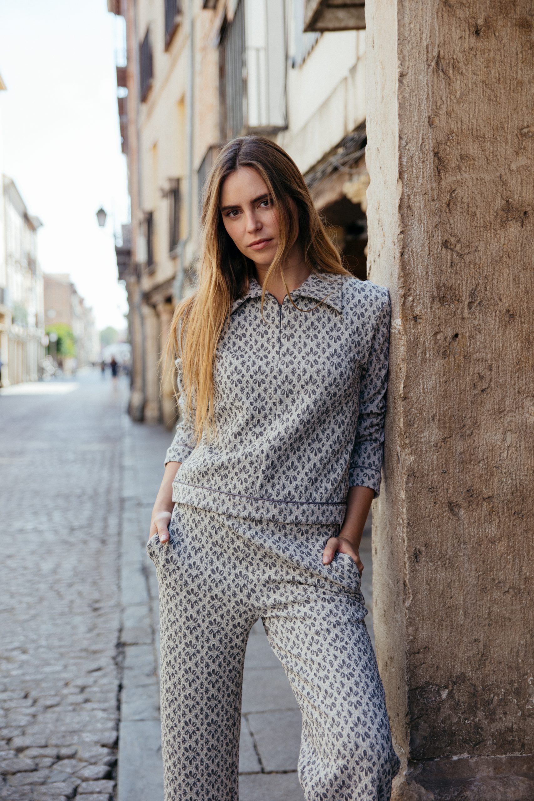 Julia R en shooting exterior para MD’M