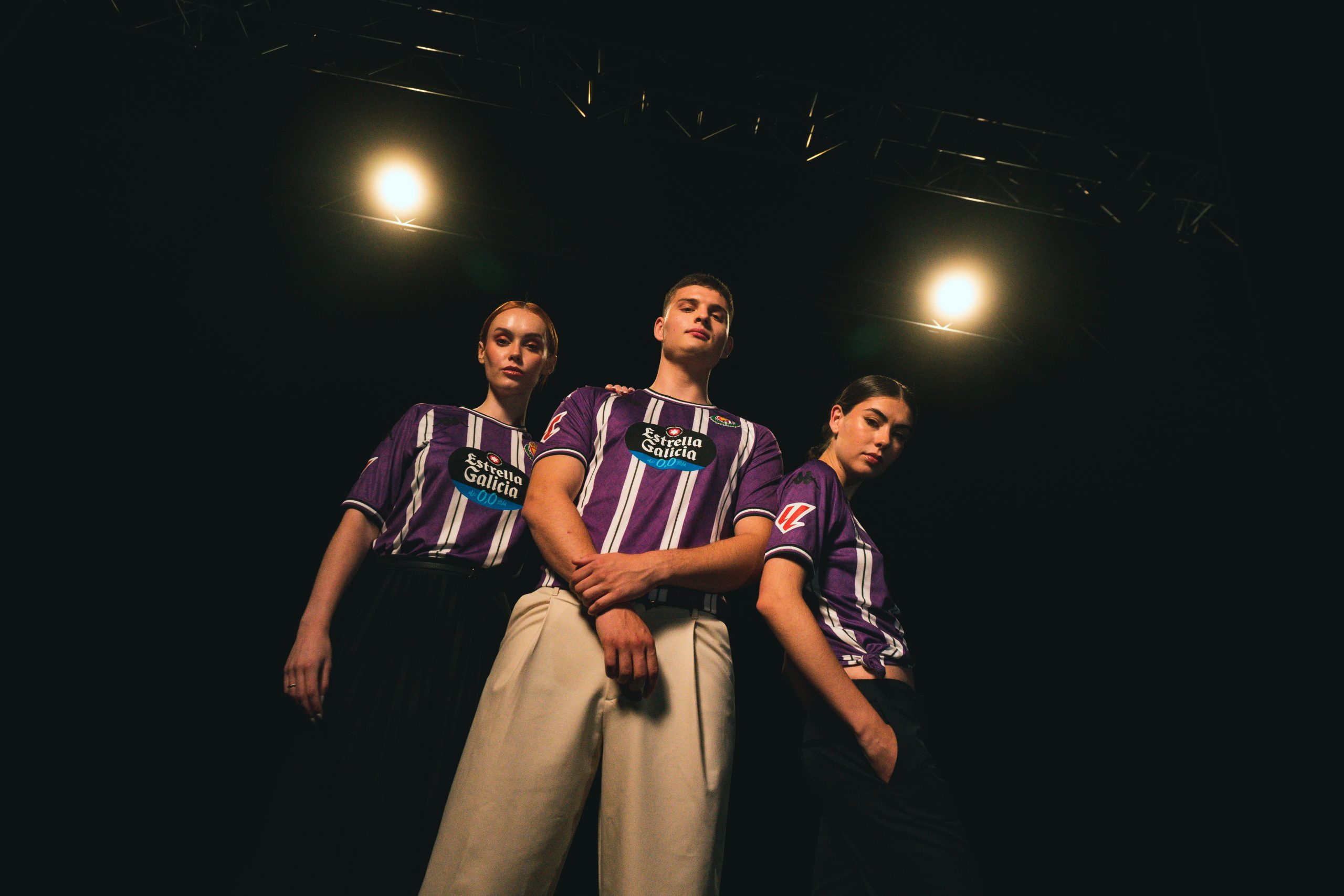 Carmela Q, Ines C, Paula G, Mikel P y Pascual W presentan las nuevas equipaciones del Real Valladolid CF