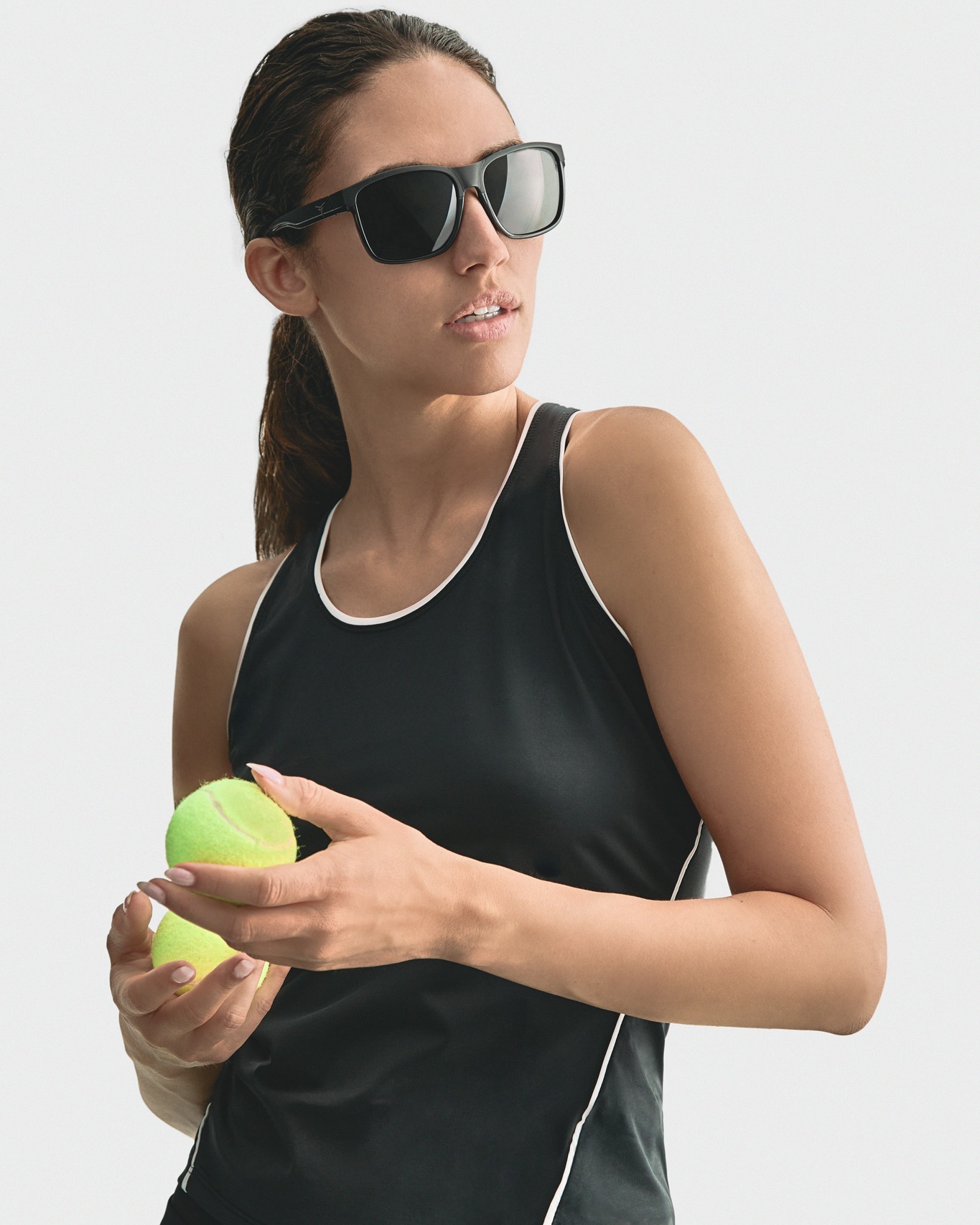 Alicia M en photoshoot para marca de gafas de sol Forceflex