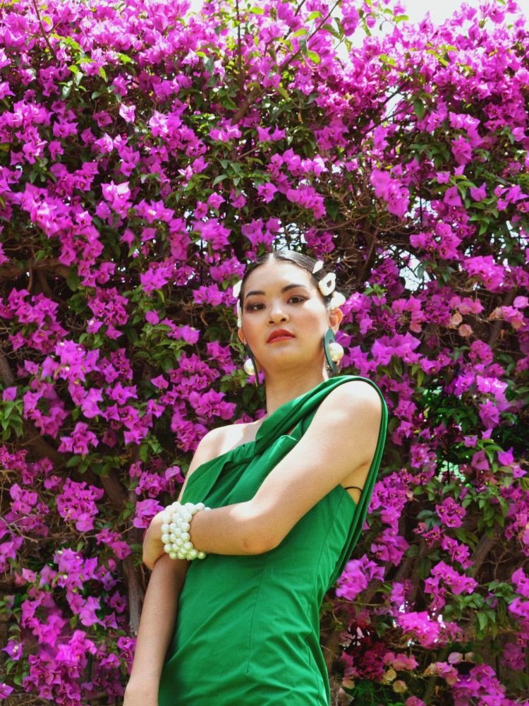 23-laura-qin-g-main-book-six-management.jpg