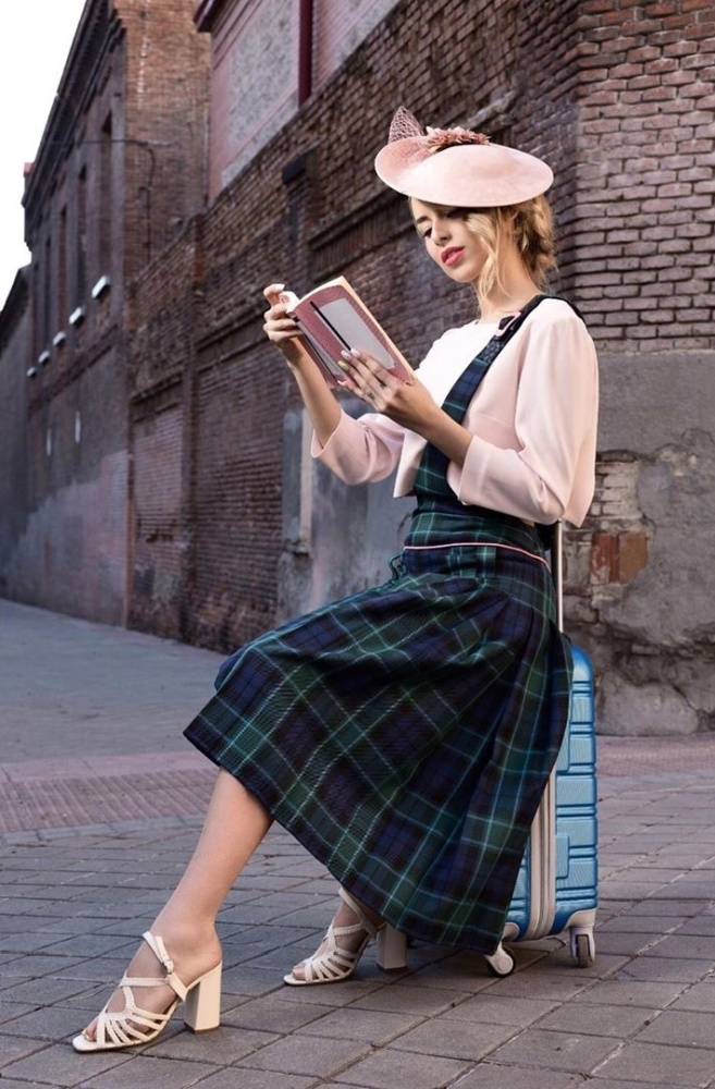 24-lara-a-main-book-six-management.jpg