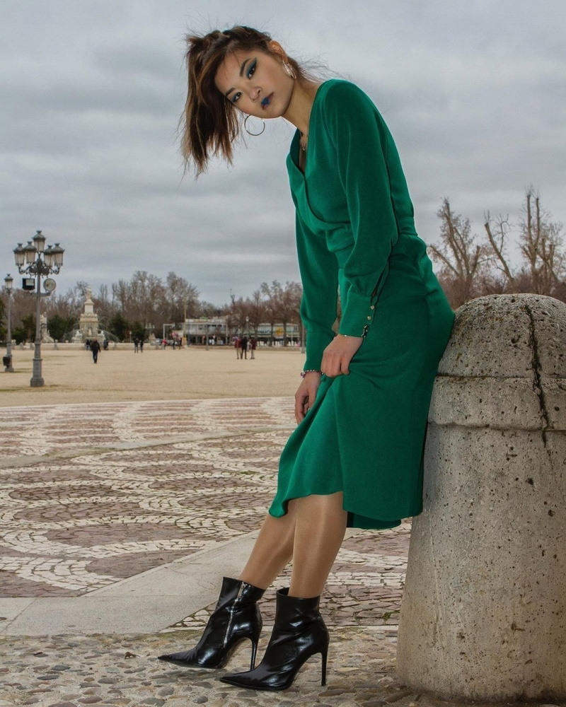 5-laura-qin-g-main-book-six-management.jpg